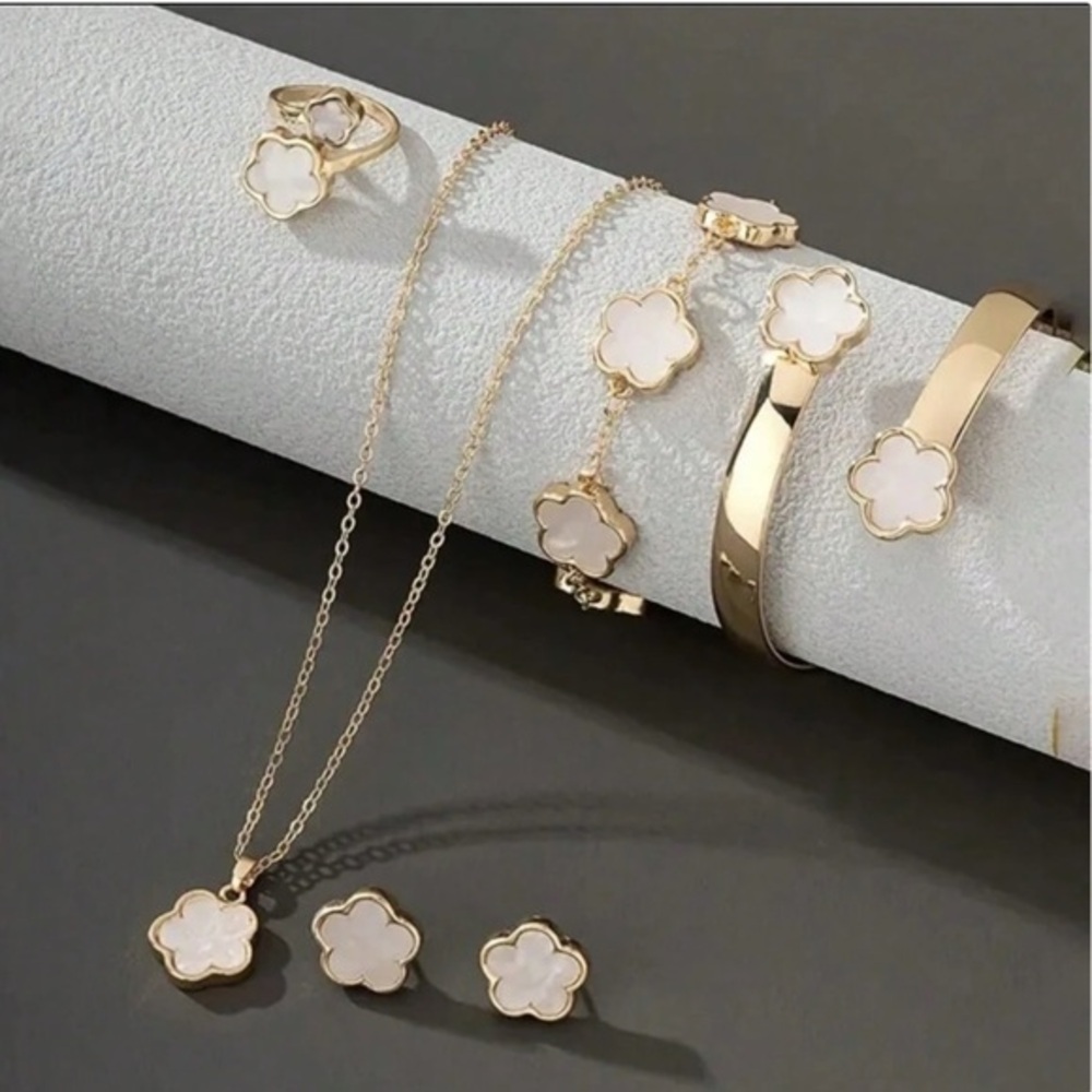 ✨NEW Elegant Gold tone Cream Flower clover 6 piece hypoallergenic Jewelry Set